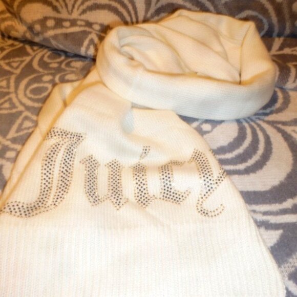 Juicy Couture White Knitted Scarf – Super Soft with Embellished “Juicy” Wording - Picture 2 of 8